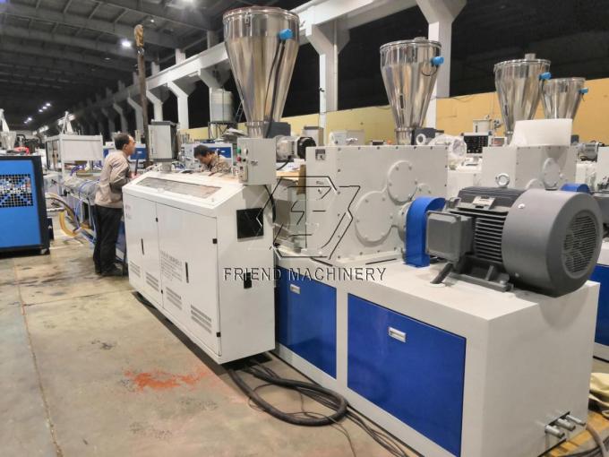 Sgs Dubbele Schroef 4m/Min Wpc Extrusion Machine, de Productielijn van Wpc Decking 3