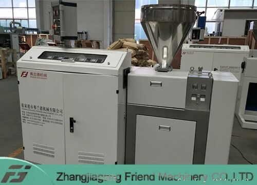 Laatste bedrijfsblogs Hoe verbetert een plastic extrudermachine de kwaliteit van het product en de kostencontrole?