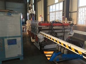 Good price 55MM de Enige Lijn van de het Profieluitdrijving van het Schroefmeubilair WPC online