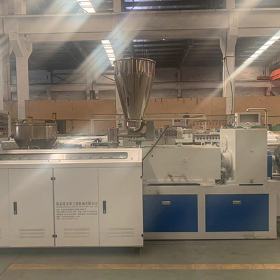 Goede prijs. van het Meubilairwpc van 150kg/H 37kw de Uitdrijvingsmachine 65mm Schroef online