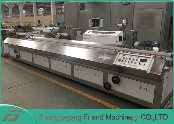 Good price Sgs Dubbele Schroef 4m/Min Wpc Extrusion Machine, de Productielijn van Wpc Decking online