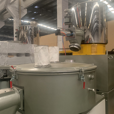 Goede prijs. De verwarmende het Koelen Verticale capaciteit van de de Mixermachine 200kg/h van pvc online