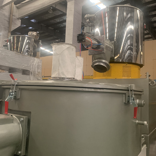 De verwarmende het Koelen Verticale capaciteit van de de Mixermachine 200kg/h van pvc 4