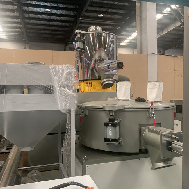 De verwarmende het Koelen Verticale capaciteit van de de Mixermachine 200kg/h van pvc 3