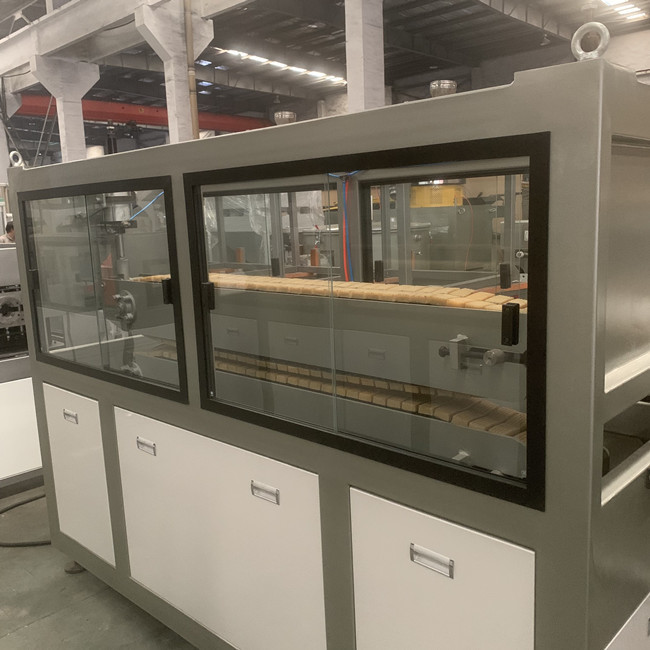 1600mm Plastic Pijpproductielijn voor Drainagesysteem 4