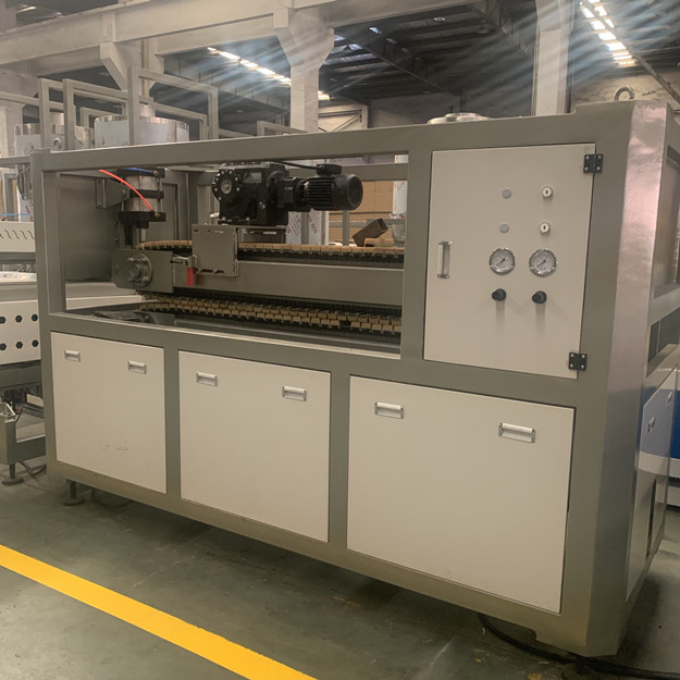 250mm 400kg/H WPC Tweeling de Schroefextruder van de Profielproductielijn 2