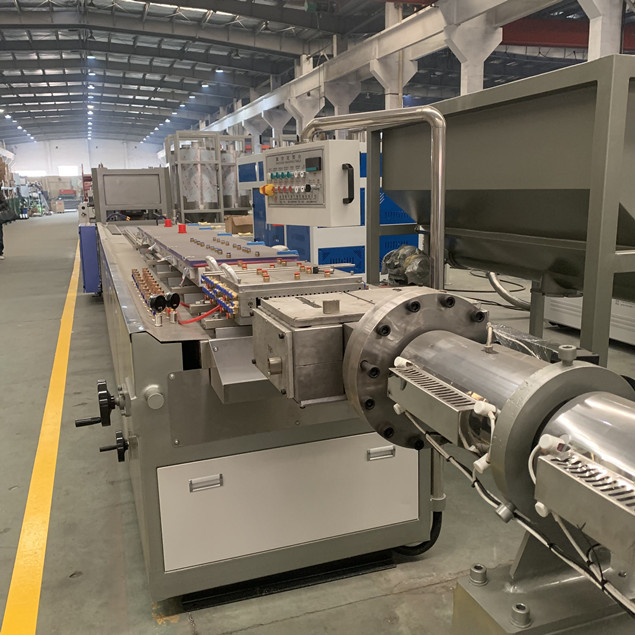 Tweelingschroefwpc Raad die Machineenergie maken - besparing het Horizontale Blad Voeden 0