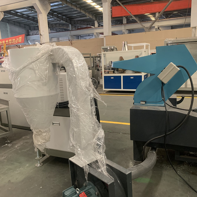 10mm de Maalmachinemachine 1300kg/H van pvc van de Muurdikte Met geringe geluidssterkte 2