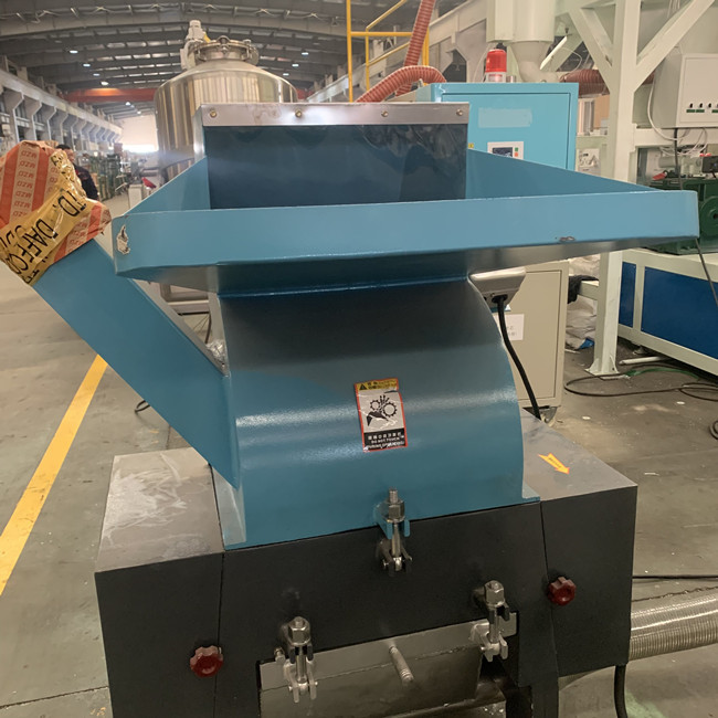 10mm de Maalmachinemachine 1300kg/H van pvc van de Muurdikte Met geringe geluidssterkte 1