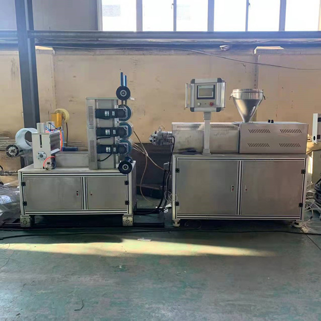 35mm Bestand Water van de de Uitdrijvingslijn van het Schroefwpc Laboratorium het Plastic 3