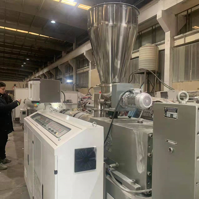 50kg/H pvc-Buismachine 65mm het Planetarische Scherpe Type van Schroefdiameter 3